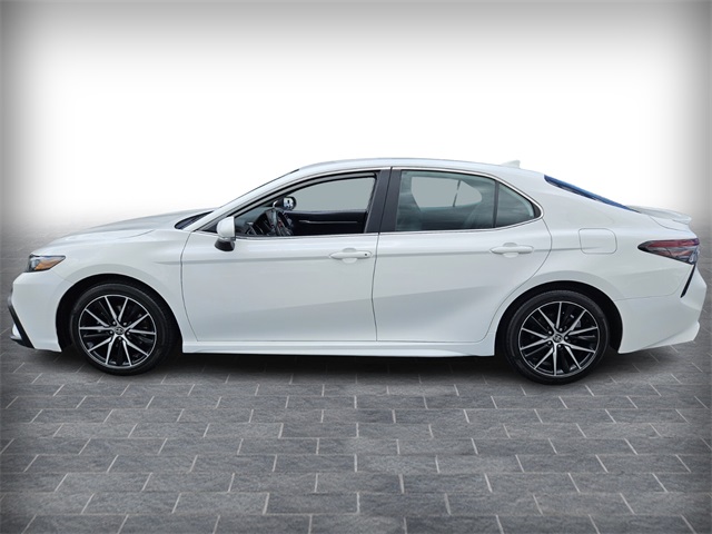 2023 Toyota Camry SE photo 3