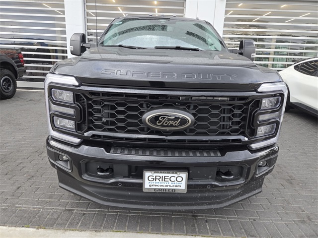 2025 Ford F-250 Lariat photo 3