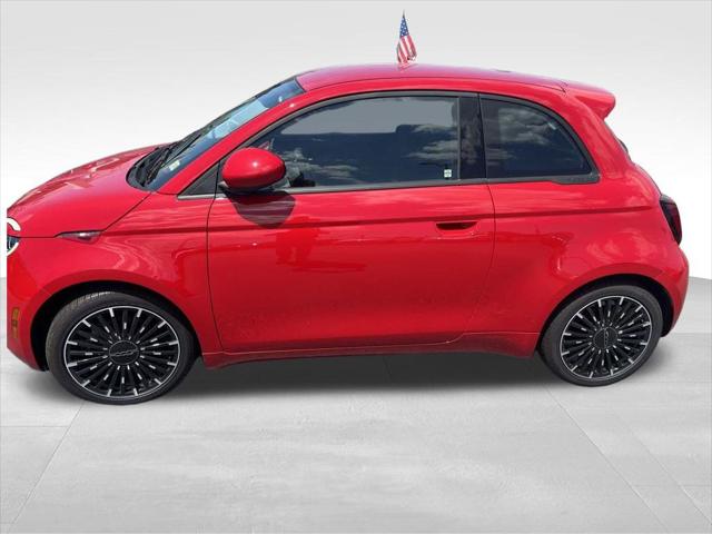 2024 Fiat 500e Red photo 11