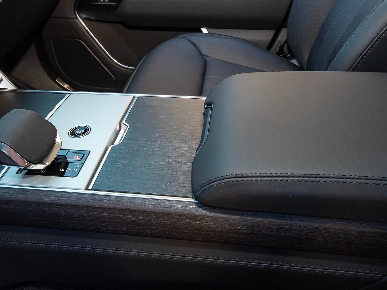 2025 Land Rover Range Rover SE photo 25