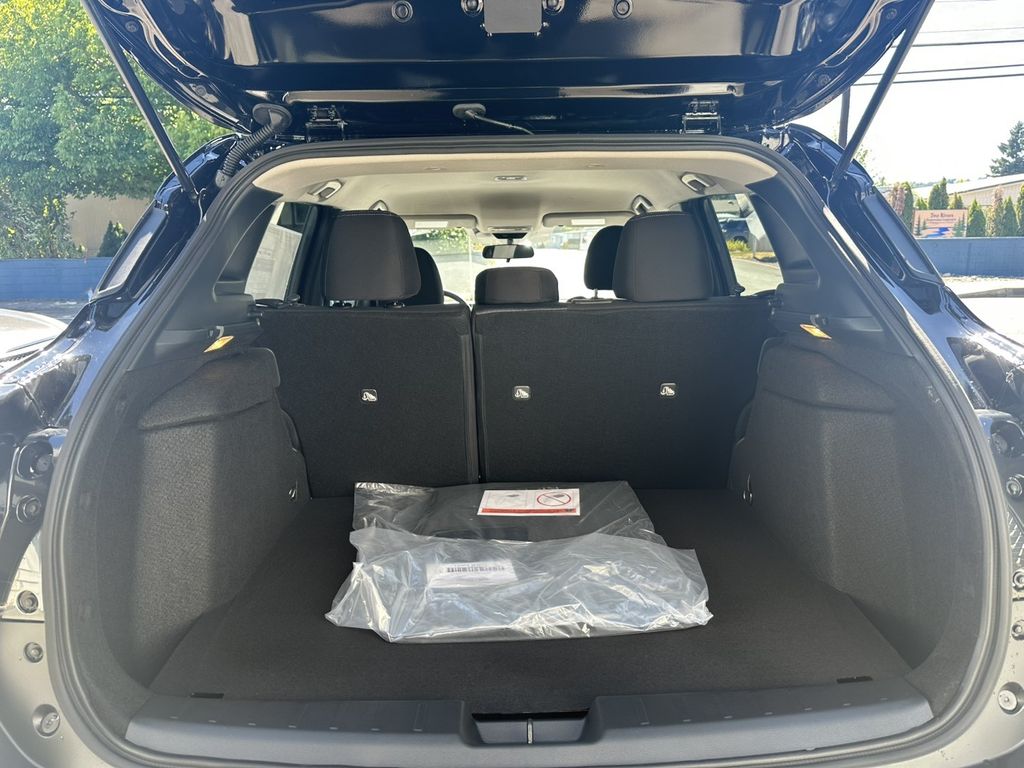 2025 Nissan Kicks SV photo 25