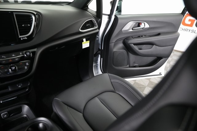 2026 Chrysler Voyager LX photo 20