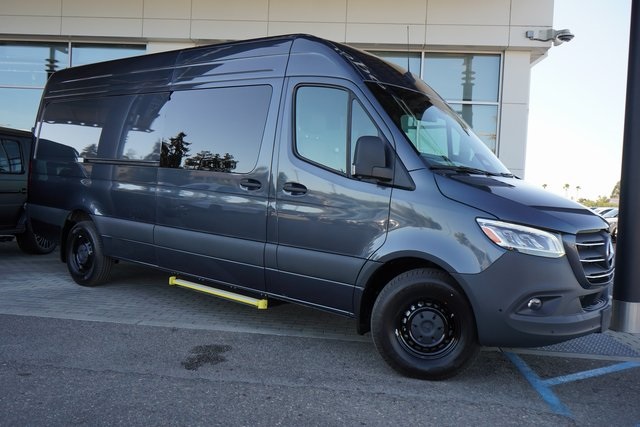 2025 Mercedes-Benz Sprinter Crew Van Base's photo