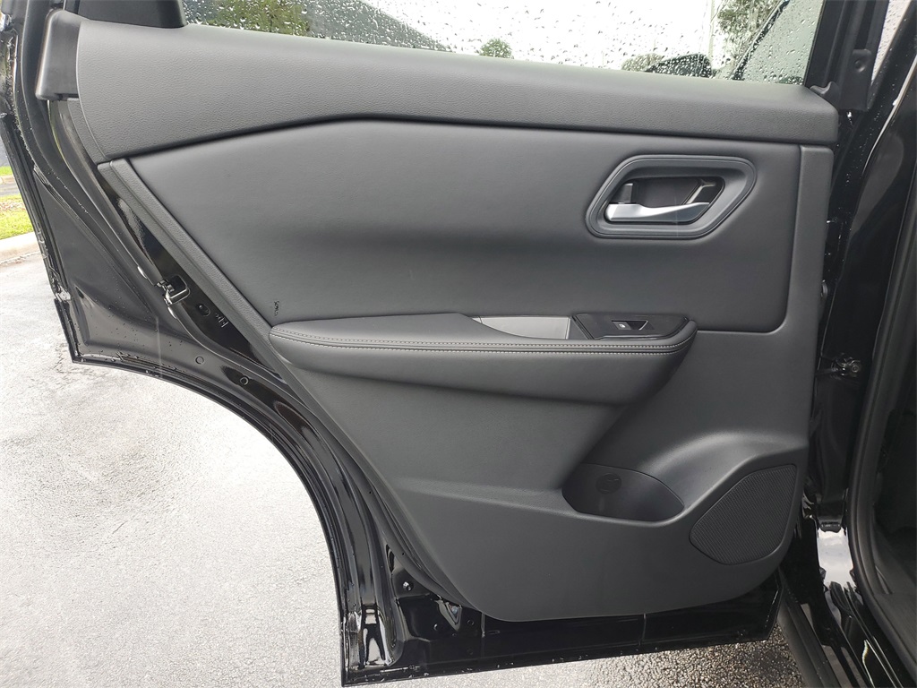 2026 Nissan Rogue SV photo 13