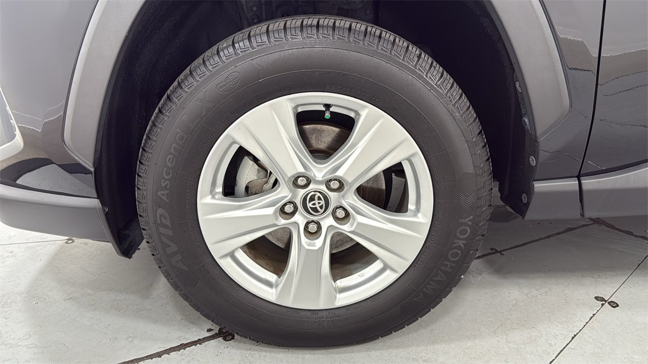 2021 Toyota RAV4 XLE photo 22