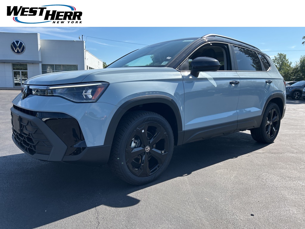 2025 Volkswagen Taos SE Black's photo