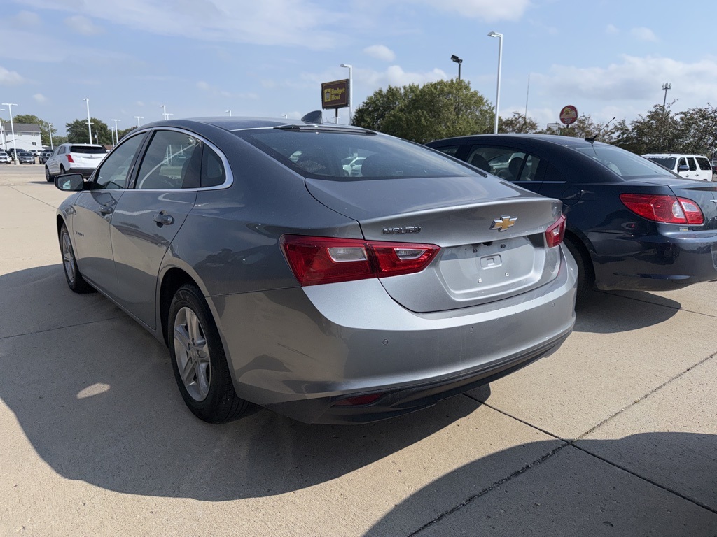 2024 Chevrolet Malibu 1LT photo 3