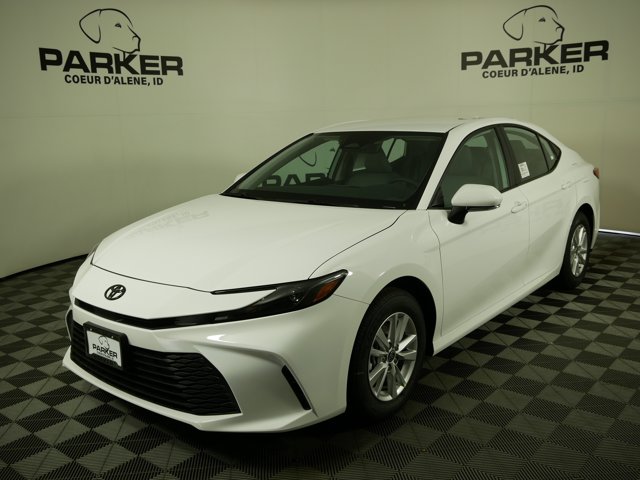 2026 Toyota Camry LE's photo