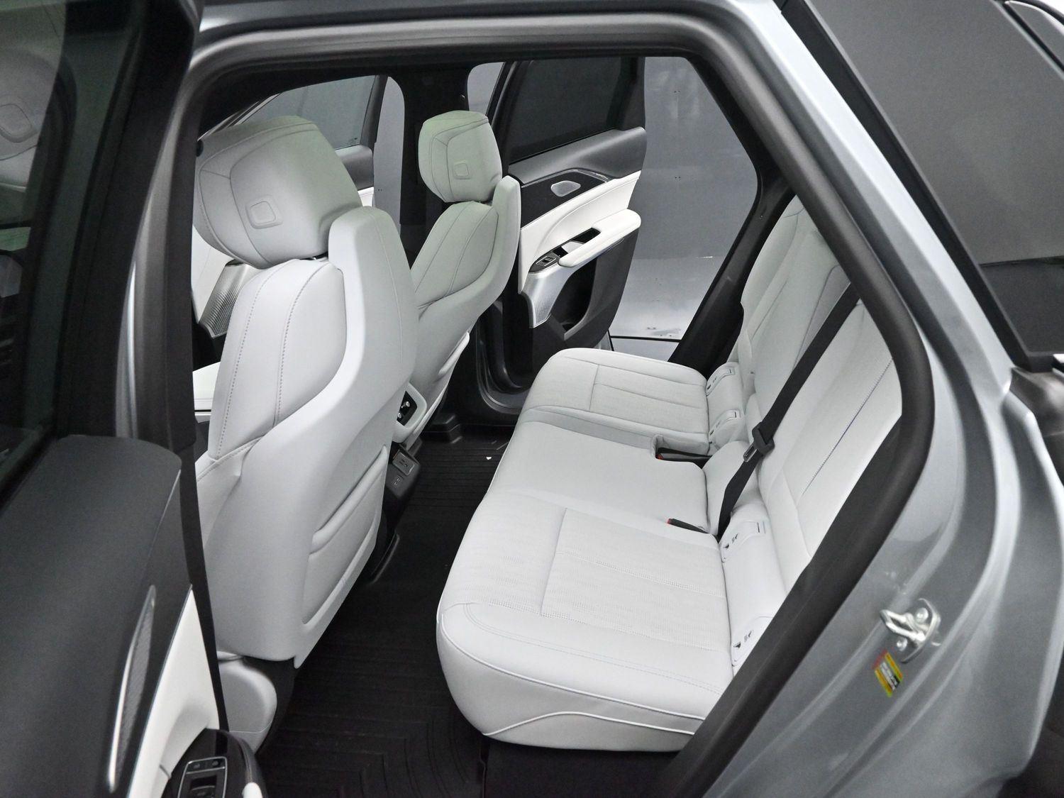 2024 Cadillac Lyriq Luxury photo 29