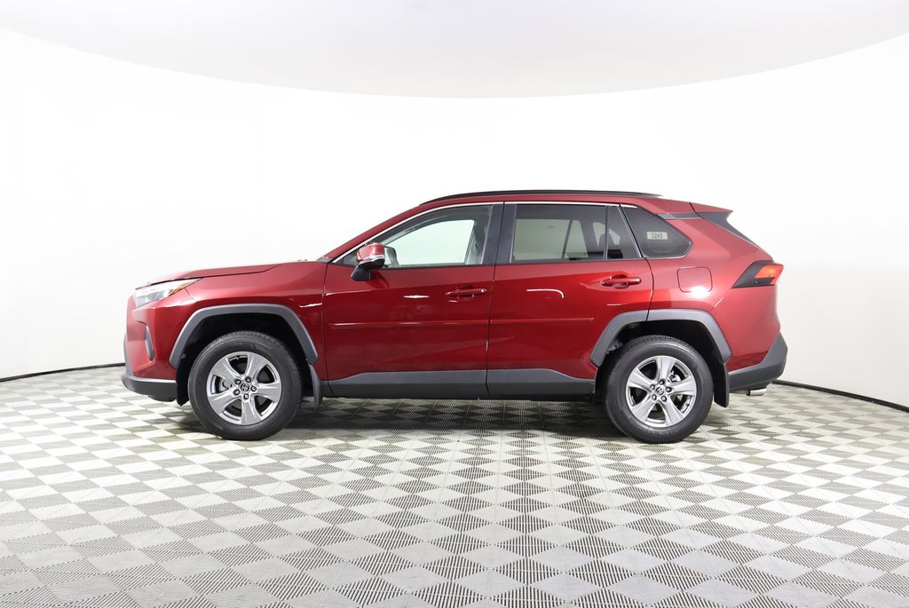 2024 Toyota RAV4 XLE photo 3