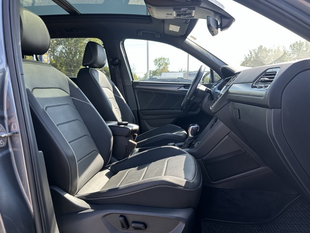 2022 Volkswagen Tiguan SEL Premium R-Line photo 7