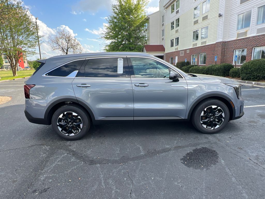 2025 Kia Sorento S photo 2