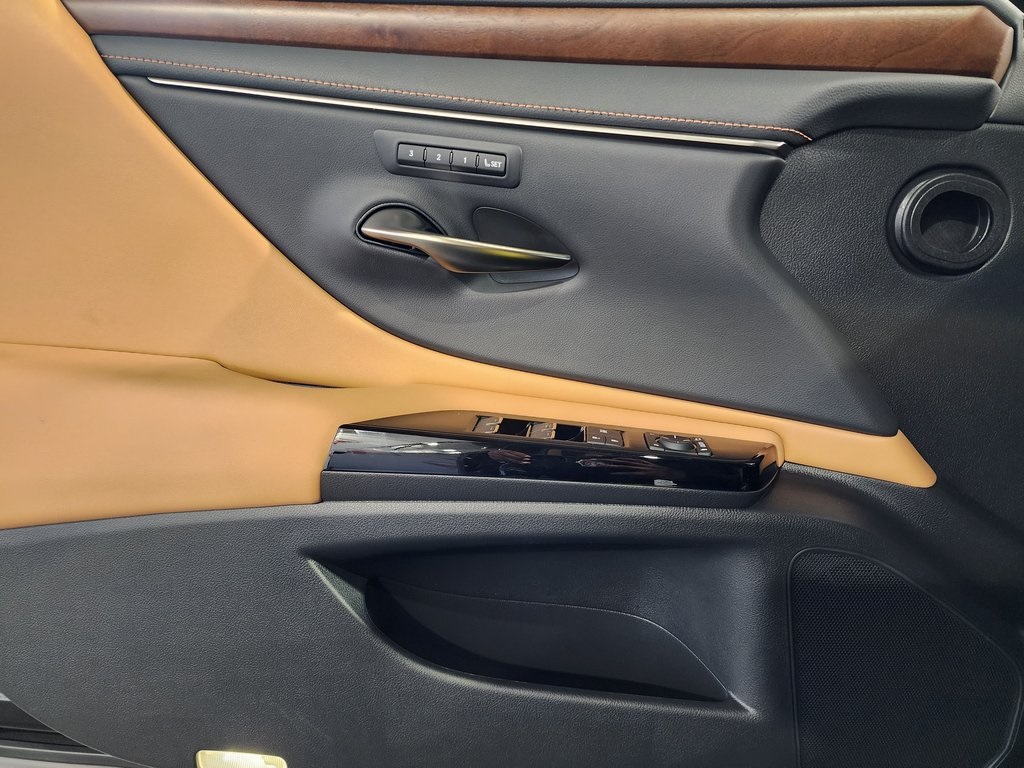 2024 Lexus ES 300h Premium photo 10