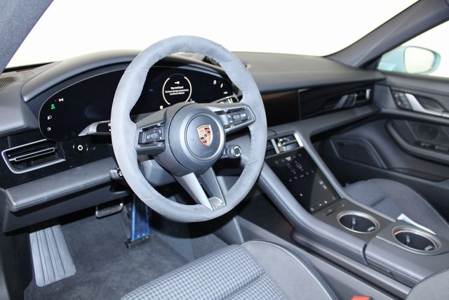 2025 Porsche Taycan S photo 4