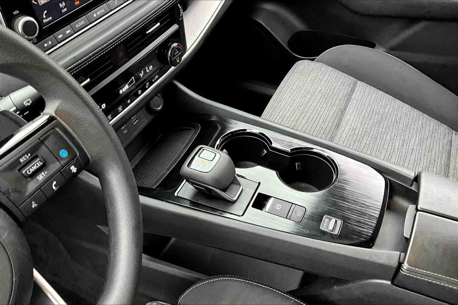 2023 Nissan Rogue SV photo 14