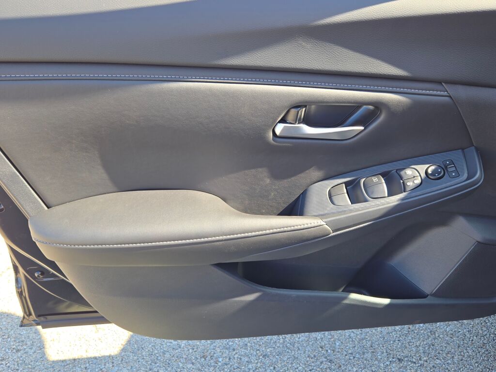 2025 Nissan Sentra SV photo 14