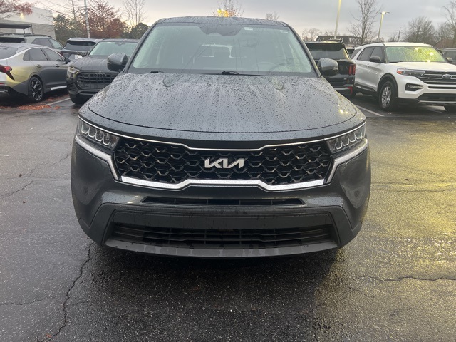 2022 Kia Sorento LX photo 2