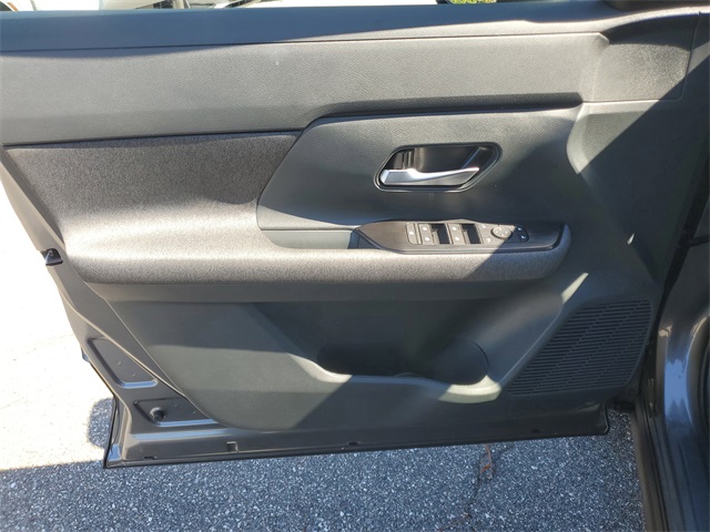 2025 Nissan Kicks SV photo 4