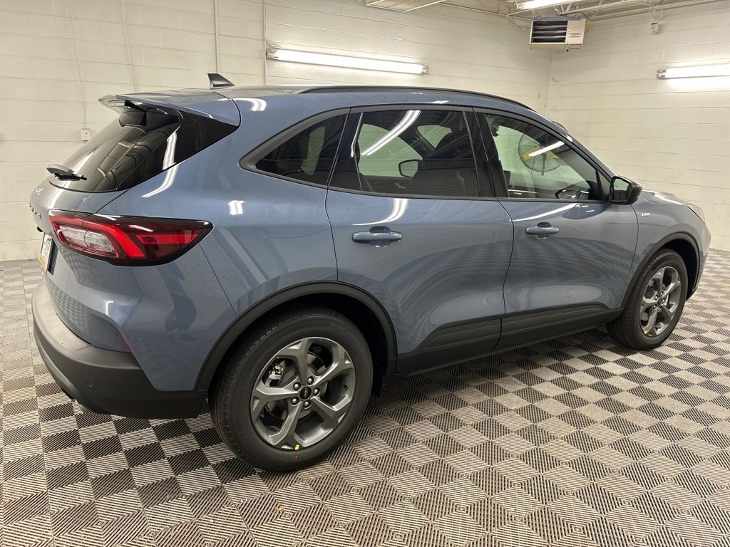 2026 Ford Escape ST-Line photo 2