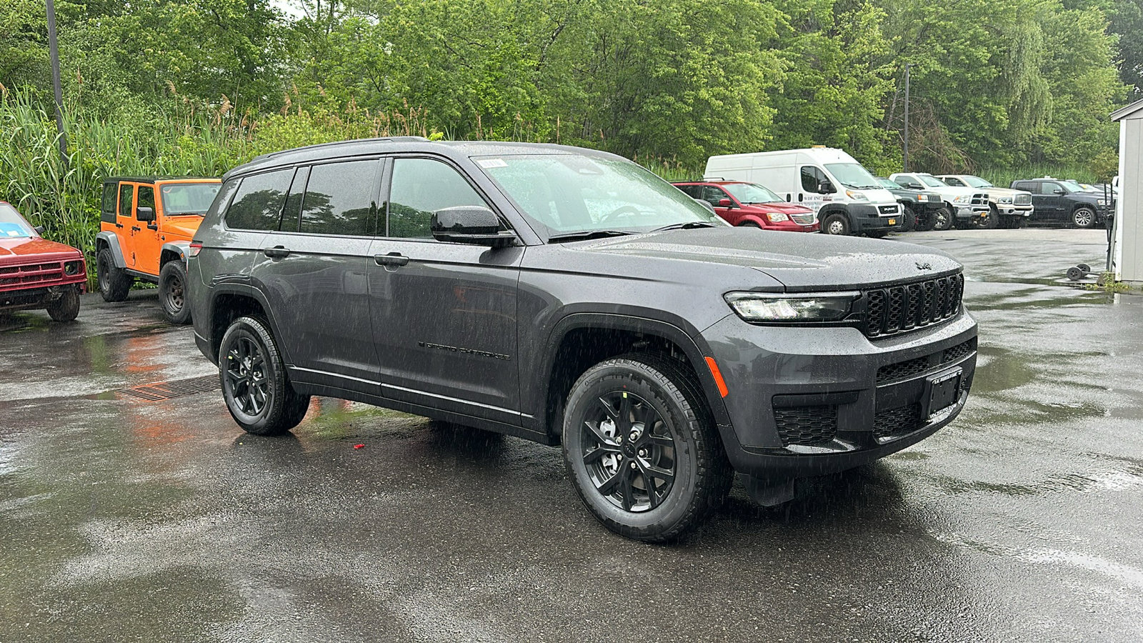 2025 Jeep Grand Cherokee Altitude X photo 2