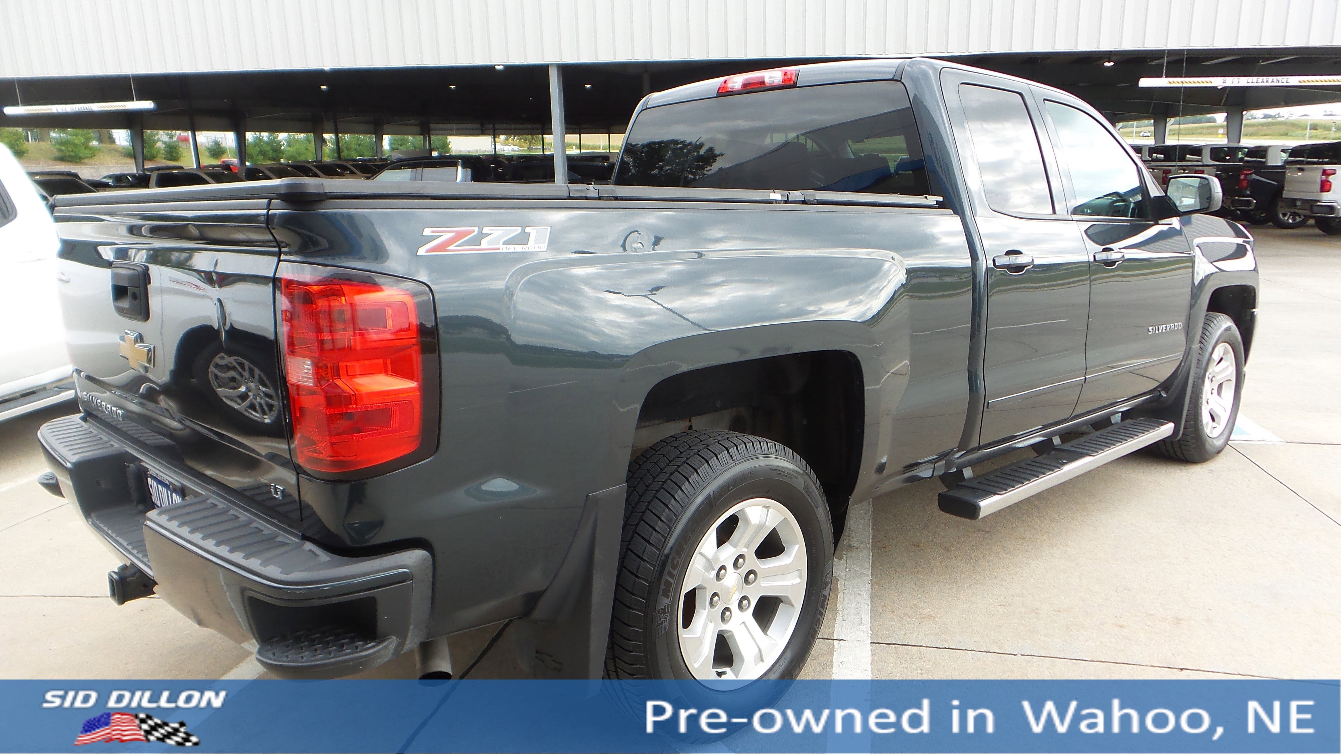 2017 Chevrolet Silverado 1500 LT photo 4