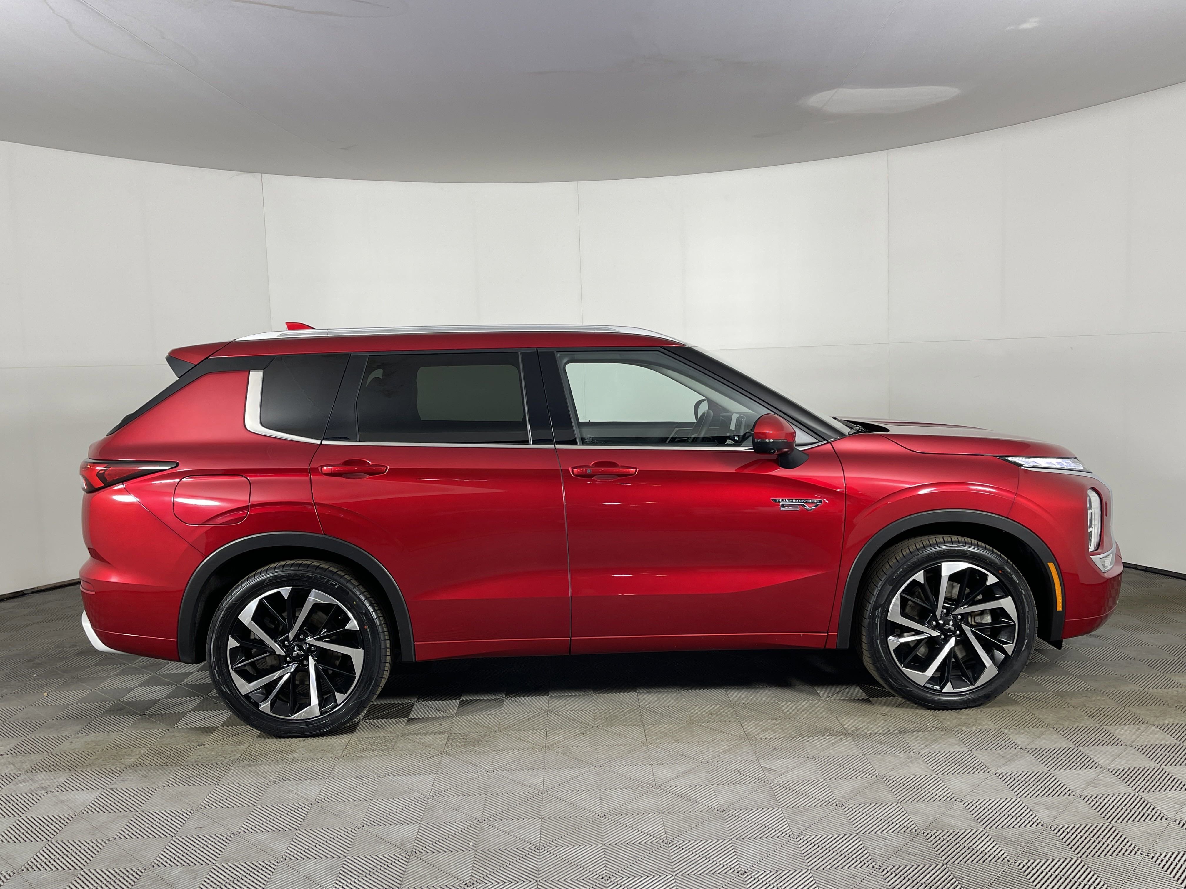 2023 Mitsubishi Outlander PHEV SEL photo 4