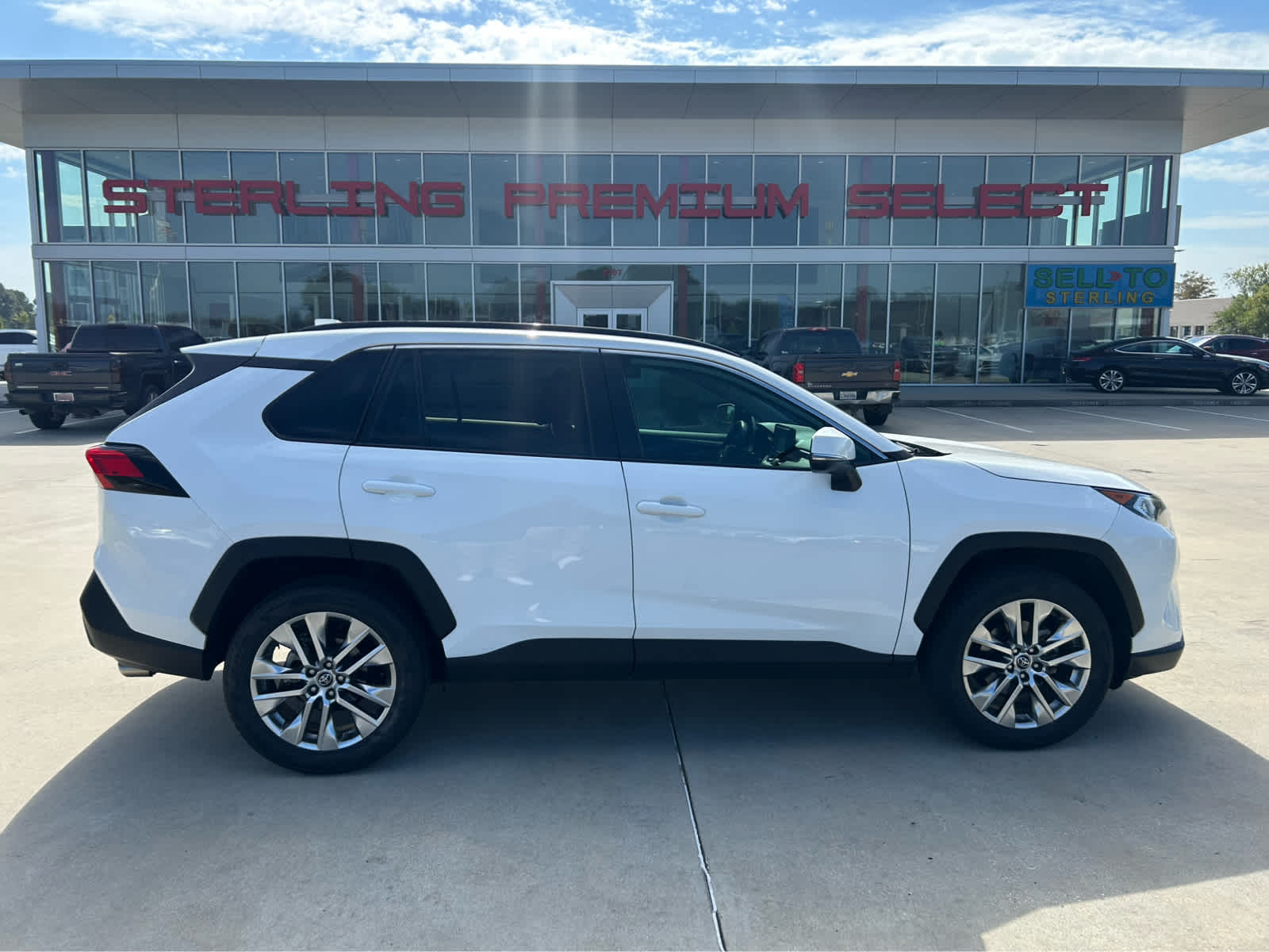 2020 Toyota RAV4 XLE Premium's photo