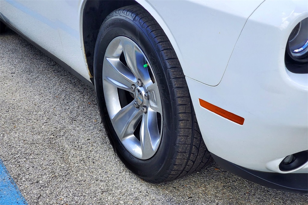 2021 Dodge Challenger SXT photo 4