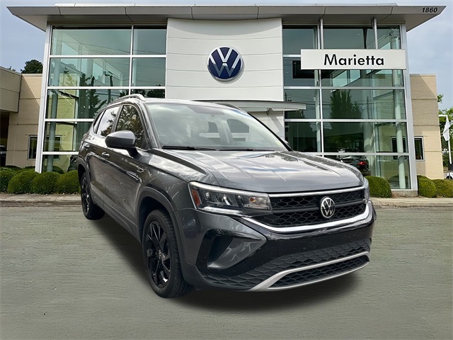 2022 Volkswagen Taos SE's photo