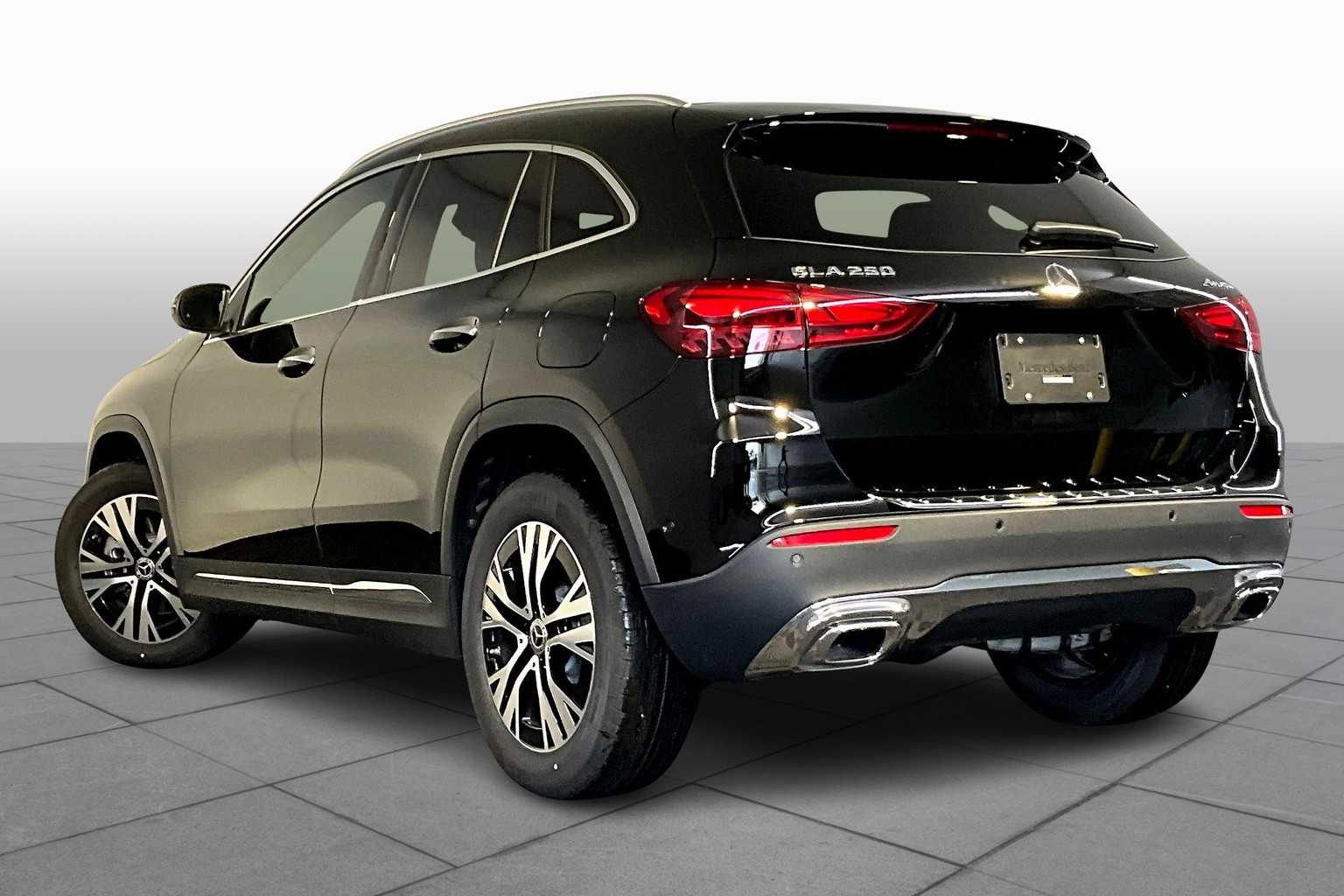 2025 Mercedes Benz GLA 250 4MATIC photo 3
