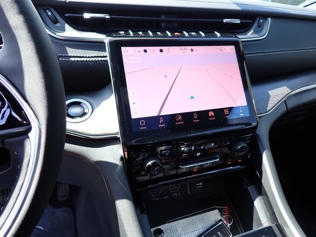 2025 Jeep Grand Cherokee Overland photo 16