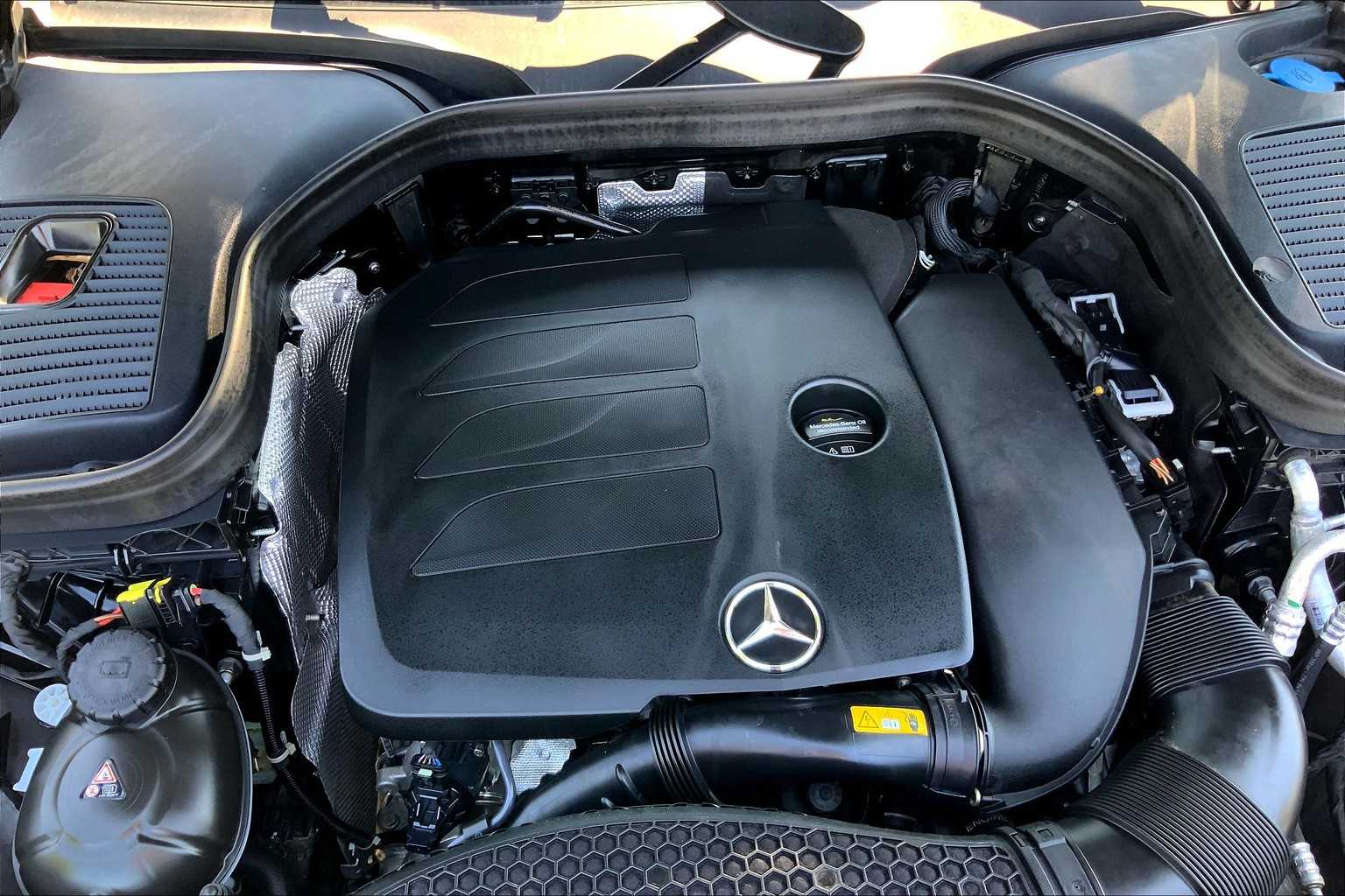 2021 Mercedes Benz GLC 300 photo 35