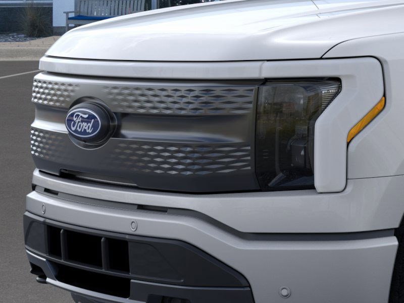 2025 Ford F-150 Lightning photo 17