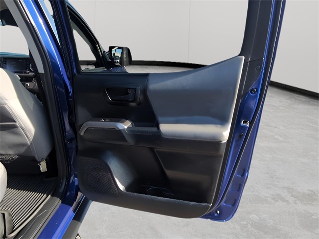 2022 Toyota Tacoma SR5 photo 40