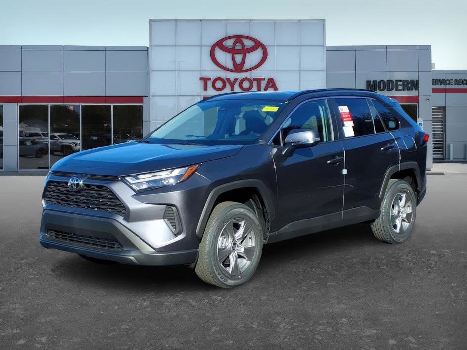 2025 Toyota RAV4 XLE's photo