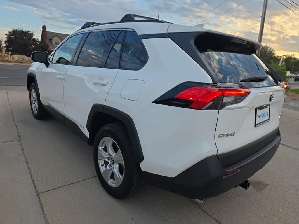 2020 Toyota RAV4 Hybrid LE photo 4