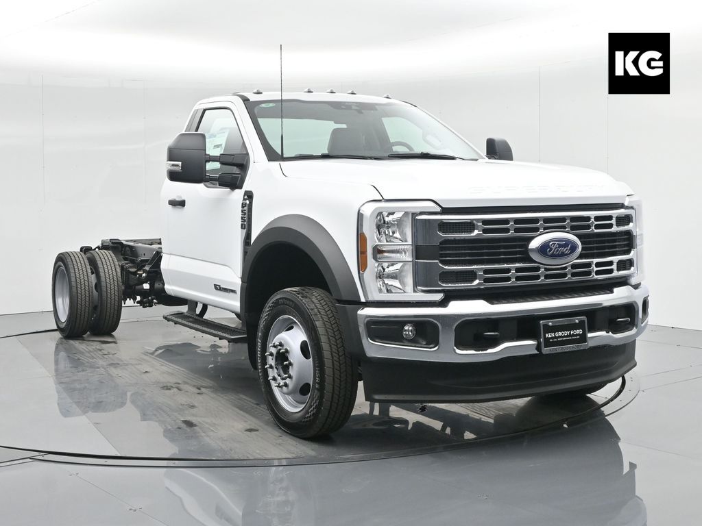 2025 Ford F-550 Super Duty Chassis Cab XL's photo