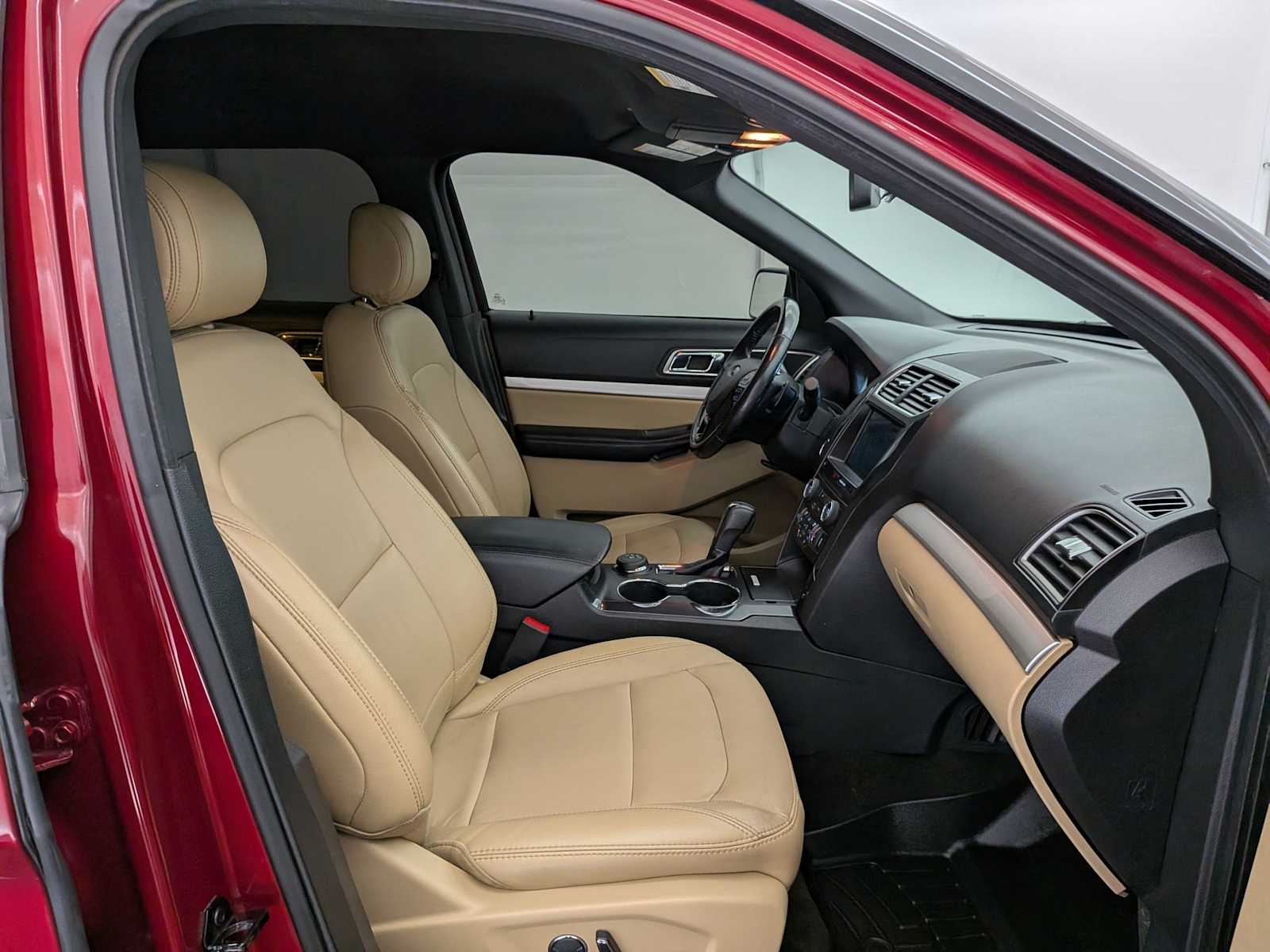 2017 Ford Explorer XLT photo 22
