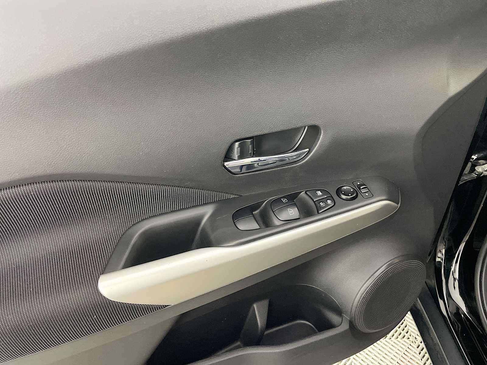 2020 Nissan Kicks SV photo 12