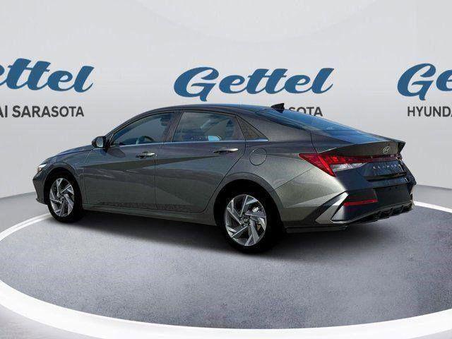 2025 Hyundai Elantra SEL Convenience photo 4
