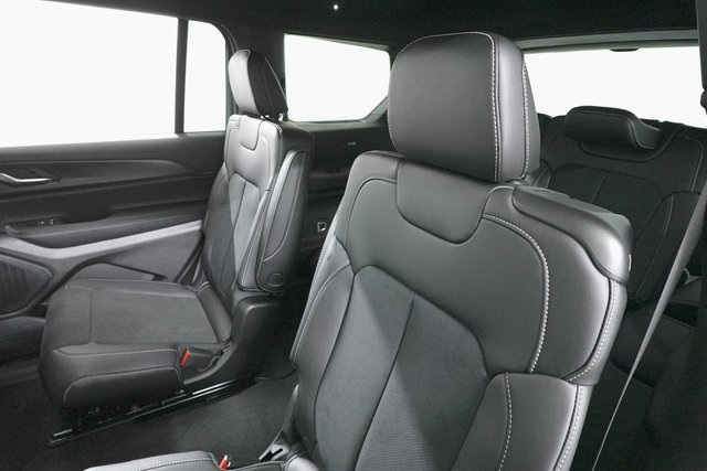 2025 Jeep Grand Cherokee Laredo Altitude photo 27
