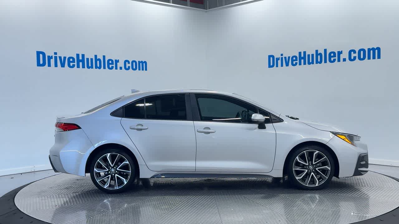 2022 Toyota Corolla SE photo 3