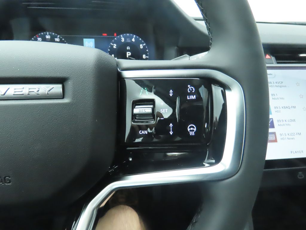 2025 Land Rover Discovery Sport S photo 8