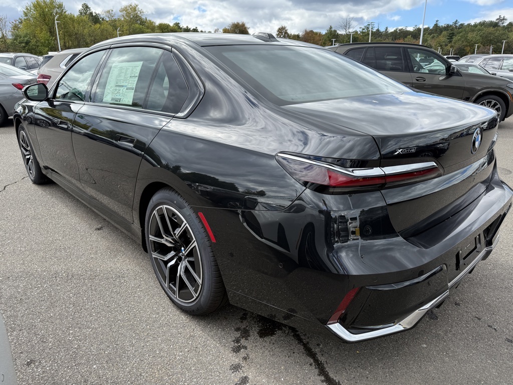 2026 Bmw 750e photo 3