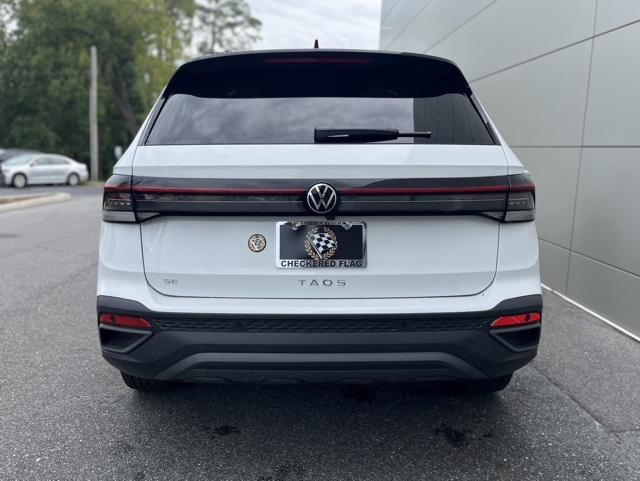 2025 Volkswagen Taos SE photo 14