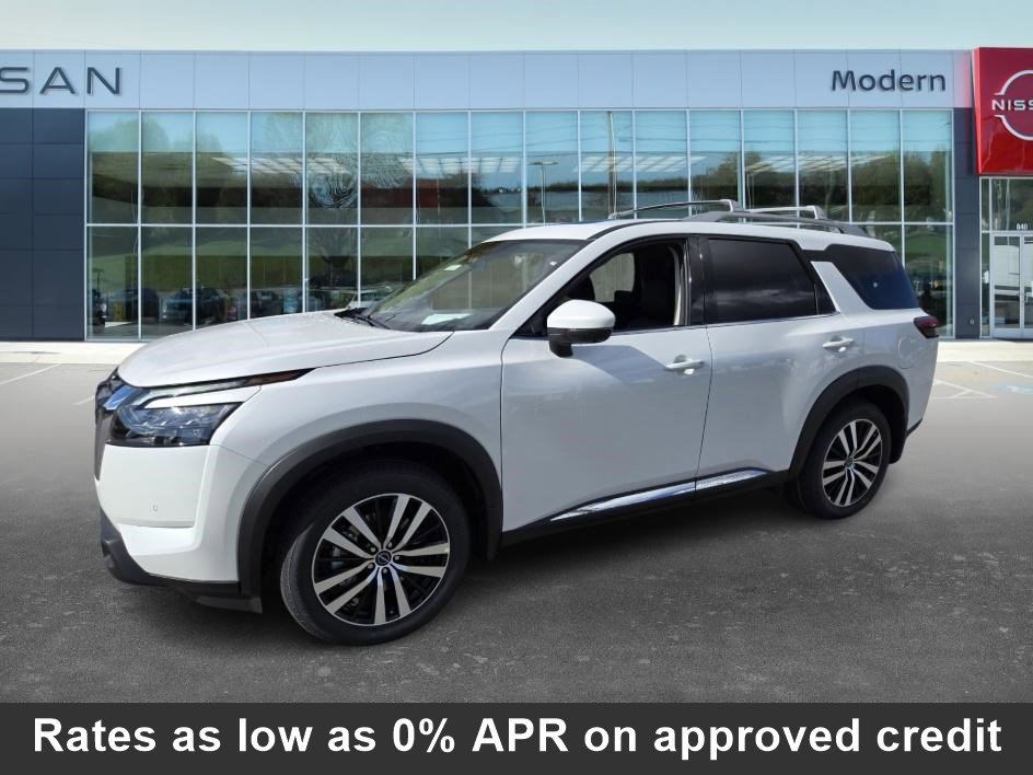 2025 Nissan Pathfinder Platinum's photo