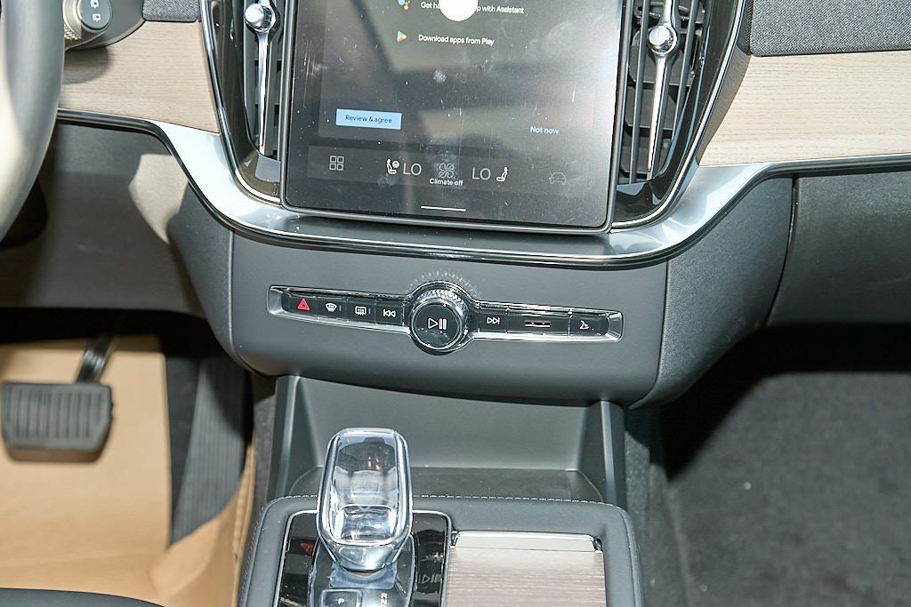 2026 VOLVO XC90 - Image 28