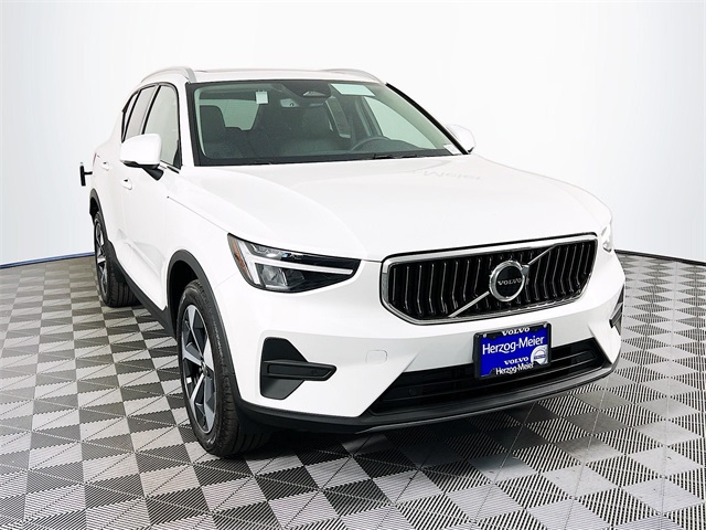 2025 Volvo XC40