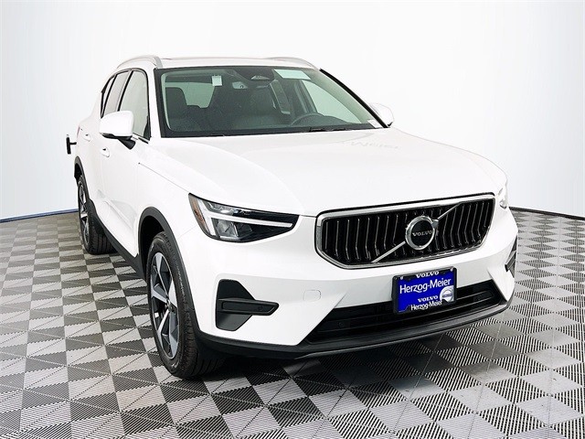 New 2025 Volvo XC40 Core SUV in Beaverton #25V597231