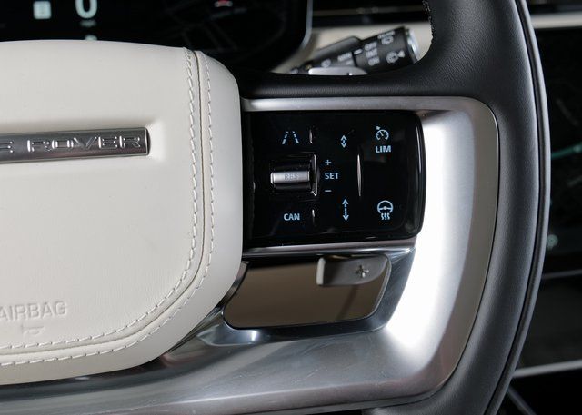 2025 Land Rover Range Rover SE photo 18
